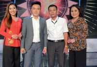 Nguyễn Phi H&ugrave;ng, Dương Ngọc Th&aacute;i, Qu&yacute; B&igrave;nh lần đầu h&aacute;t c&ugrave;ng n&ocirc;ng d&acirc;n