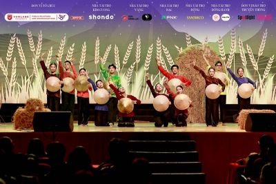 Đêm nghệ thuật “Lạc Vọng Hoài Nam&#039;’ hưởng ứng Kỷ niệm 30 năm thành lập Trường Đại học Văn Lang