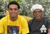 Ronaldinho l&ecirc;n chức &ocirc;ng nội ở tuổi 45