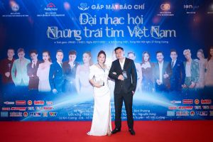 Doanh nhân Lê Kim và ekip tổ chức họp báo trước thềm Đại nhạc hội &#039;&#039;Những trái tim Việt Nam&#039;&#039;