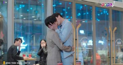 &ldquo;B&oacute;ng t&ugrave;ng qu&acirc;n&rdquo; tập 12: Ngụy Lam tỏ t&igrave;nh th&agrave;nh c&ocirc;ng Hồng Tinh Tinh, ch&iacute;nh thức c&oacute; nụ h&ocirc;n đầu ti&ecirc;n