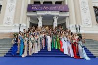 90 th&iacute; sinh Miss Earth 2023 ra mắt kh&aacute;n giả Việt Nam