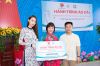 NTK Việt H&ugrave;ng c&ugrave;ng Người đẹp Đặng Ho&agrave;ng T&acirc;m Như d&agrave;nh 200 triệu đồng mua &aacute;o d&agrave;i tặng c&aacute;c c&ocirc; gi&aacute;o