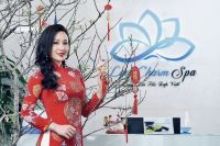 Hoa hậu Vũ Loan tự tay chuẩn bị cho ng&agrave;y khai trương đầu năm của LoanCharm Spa