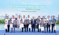 VinFast b&agrave;n giao l&ocirc; xe Limo Green đầu ti&ecirc;n cho kh&aacute;ch h&agrave;ng