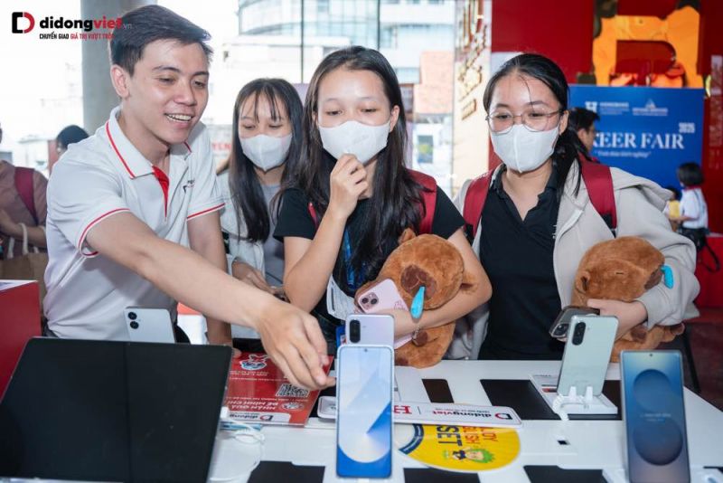 D.Educare của Di Động Việt mang cả thế giới c&ocirc;ng nghệ dạo một v&ograve;ng Vinschool, Đại học Quốc tế Hồng B&agrave;ng