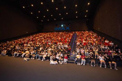 DÀN DIỄN VIÊN KHUẤY ĐỘNG CINETOUR “TỬ CHIẾN TRÊN KHÔNG”