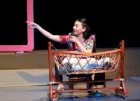 NSƯT Mỹ Uy&ecirc;n tục tiếp khoe giọng h&aacute;t &ldquo;trời cho&rdquo; trong &ldquo;T&iacute;a Ơi! Chồng Con Đ&acirc;u?&rdquo;