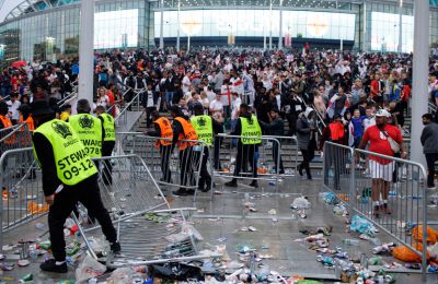 BẠO ĐỘNG TẠI SÂN WEMBLEY