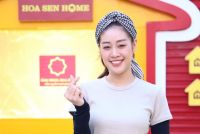 Hoa hậu Kh&aacute;nh V&acirc;n v&agrave; v&otilde; sĩ Trương Đ&igrave;nh Ho&agrave;ng bật kh&oacute;c nức nở trước c&aacute;c b&eacute; khuyết tật, cha bỏ đi từ nhỏ tại M&aacute;i ấm gia đ&igrave;nh Việt