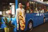 MC Anh Qu&acirc;n ho&aacute; qu&yacute; &ocirc;ng lịch l&atilde;m trong &Aacute;o d&agrave;i Việt H&ugrave;ng