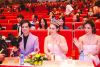 &Aacute; hậu Trần Thuỵ Thanh Nh&atilde; c&ugrave;ng Hoa hậu Jennifer Phạm, ca sĩ Ngọc Sơn ngồi ghế n&oacute;ng