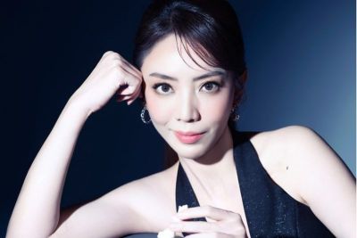 &#039;&#039;Nụ hôn bạc tỷ&#039;&#039; vươn lên dẫn đầu phòng vé, Thu Trang &#039;&#039;intop&#039;&#039; đạo diễn trăm tỷ