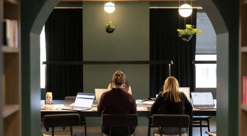 N&Oacute;NG: C&ocirc;ng ty nổi tiếng "mạnh tay" chi THƯỞNG gần 53 triệu đồng cho nh&acirc;n vi&ecirc;n chịu đến văn ph&ograve;ng l&agrave;m việc đủ 5 ng&agrave;y/tuần