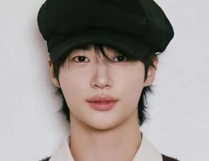 Byun Woo-seok khiến người h&acirc;m mộ &ldquo;tan chảy&rdquo; với vẻ ngo&agrave;i trẻ trung trong ng&agrave;y sinh nhật