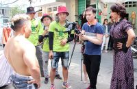 Nguy&ecirc;n Vũ l&agrave;m Phạm Văn M&aacute;ch &lsquo; bể b&oacute;ng&rsquo; trong MV H&agrave;i Vui Vẻ Hok Quạo