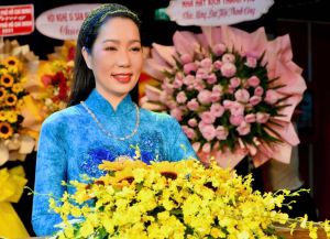 NSND Trịnh Kim Chi l&agrave; nữ đầu ti&ecirc;n giữ cương vị Chủ tịch Hội S&acirc;n khấu TP.HCM
