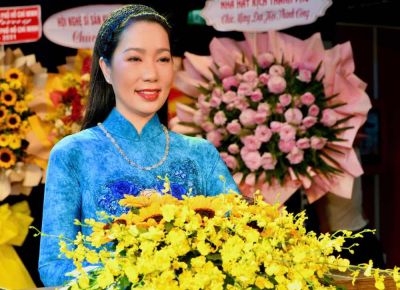NSND Trịnh Kim Chi l&agrave; nữ đầu ti&ecirc;n giữ cương vị Chủ tịch Hội S&acirc;n khấu TP.HCM