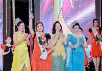 Doanh nh&acirc;n Nguyễn Thị V&acirc;n đoạt danh hiệu Người đẹp c&oacute; gương mặt khả &aacute;i tại Miss Business Peace 2024