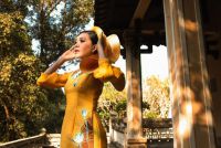 DVĐA Đinh Y Nhung diện &aacute;o d&agrave;i Việt H&ugrave;ng, lộng lẫy ki&ecirc;u sa giữa S&agrave;i G&ograve;n