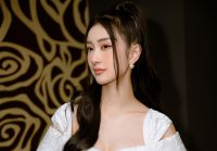 Qu&yacute; c&ocirc; ho&agrave;ng gia Jun Vũ lộng lẫy trong thiết kế mới của NTK Nguyễn Ph&uacute;c Tuấn tại sự kiện ra mắt phim &ldquo;G&aacute;i Gi&agrave; Lắm Chi&ecirc;u 5&rdquo;