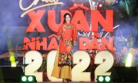 MC Quỳnh Hoa diện &aacute;o d&agrave;i đọ d&aacute;ng c&ugrave;ng Đ&agrave;o Thị H&agrave;, Thu Trang