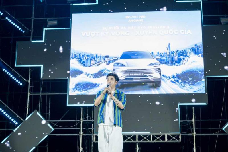 Hồ Quang Hiếu khuấy động sự kiện ra mắt BYD Sealion 6 tại BYD An Giang