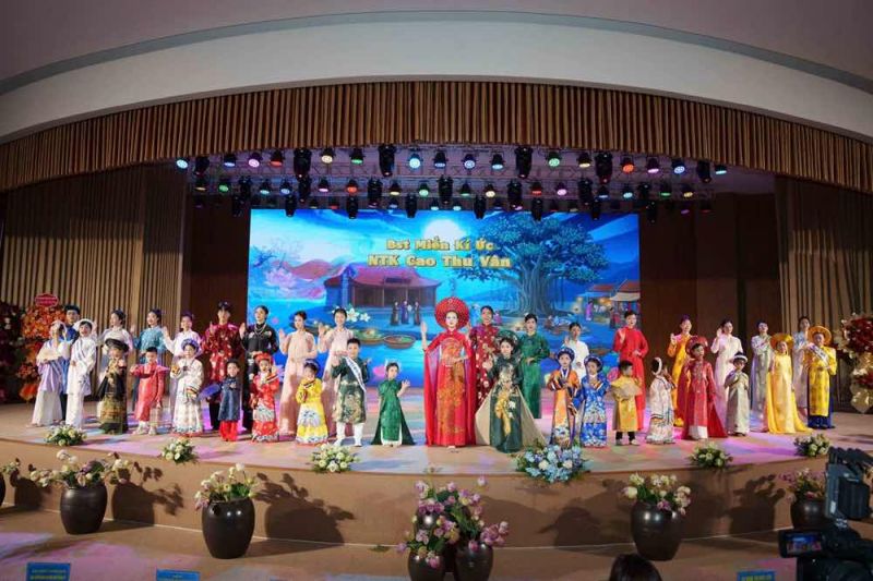 Những &ldquo;sứ giả &aacute;o d&agrave;i nh&iacute;&rdquo; lan tỏa t&igrave;nh y&ecirc;u di sản từ th&agrave;nh phố Hoa Phượng Đỏ