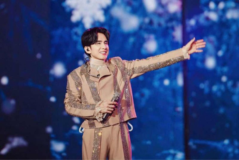 Đan Trường bay từ Mỹ về Việt Nam dự đại nhạc hội &lsquo;Việt Nam Tinh Hoa - Anh Em Bốn Bể Một Nh&agrave;&rsquo;