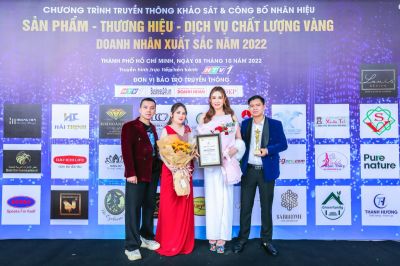 CEO - Á hậu Thanh Nhã rạng rỡ nhan sắc trong ngày vinh danh Doanh nhân xuất sắc 2022