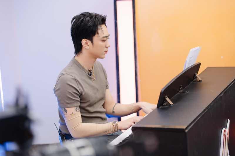 SOOBIN dặn d&ograve; d&agrave;n học tr&ograve; trước thềm chung kết: &ldquo;D&ugrave;ng &aacute;nh mắt v&agrave; năng lượng để khiến mọi người cảm thấy sự lưu luyến&rdquo;