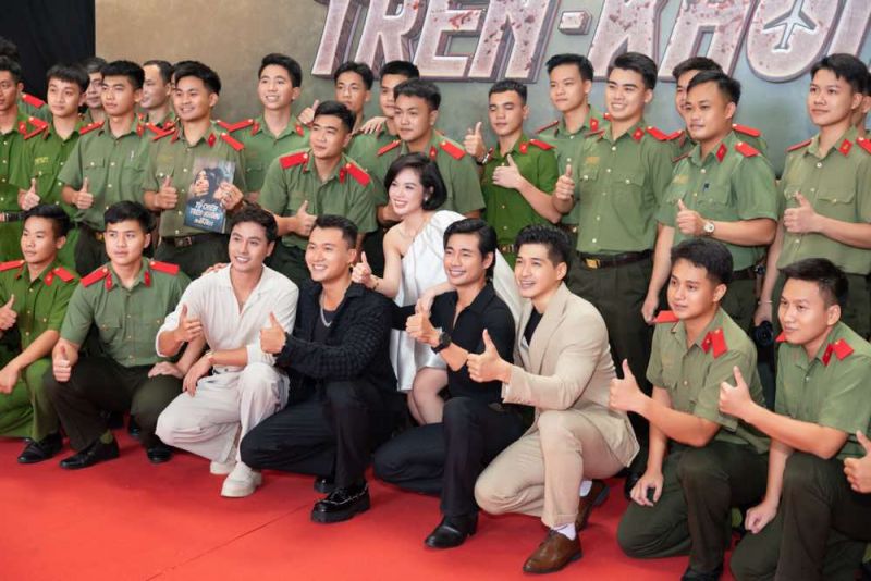 PHIM ĐIỆN ẢNH “TỬ CHIẾN TRÊN KHÔNG” TỔ CHỨC SHOWCASE TẠI HÀ NỘI