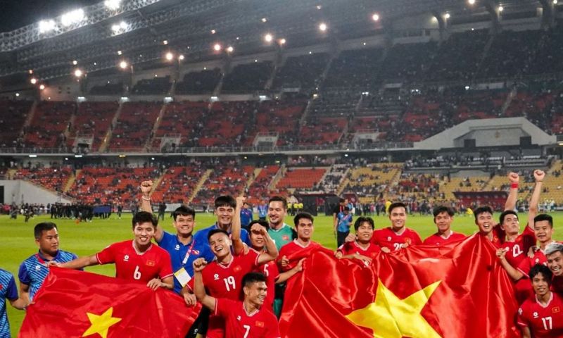 FIFA ca ngợi b&oacute;ng đ&aacute; Việt Nam theo c&aacute;ch đặc biệt