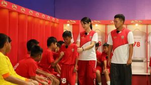 Lê Bống xúc động chia tay Hầu K’Văn Luận trong tập 3 Cầu thủ nhí 2025