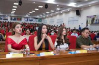 &Aacute; hậu Ngọc Thảo, hoa hậu Thanh Khoa c&ugrave;ng NTK Việt H&ugrave;ng hội ngộ tr&ecirc;n &ldquo;Ghế n&oacute;ng&rdquo; Miss HUTECH 2021
