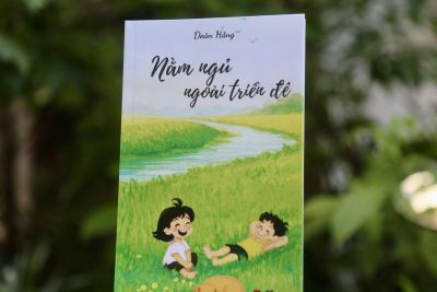 Review s&aacute;ch: Nằm ngủ ngo&agrave;i triền đ&ecirc; - T&aacute;c giả Do&atilde;n Hằng