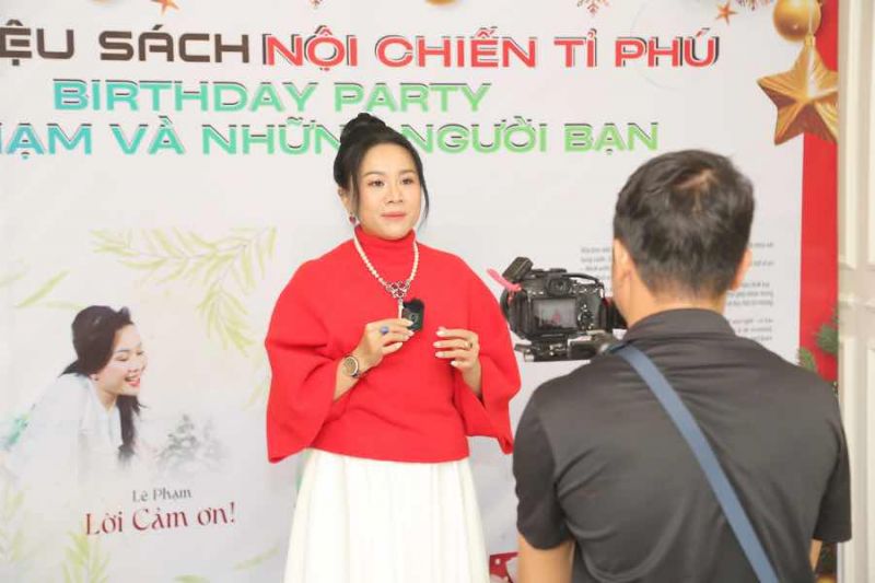Ceo L&ecirc; Phạm ra mắt cuốn s&aacute;ch ''Nội chiến Tỉ ph&uacute;'' dịp sinh nhật