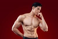 Phi Việt khoe body rực lửa cạnh tranh với d&agrave;n th&iacute; sinh Nam vương Ho&agrave;n vũ