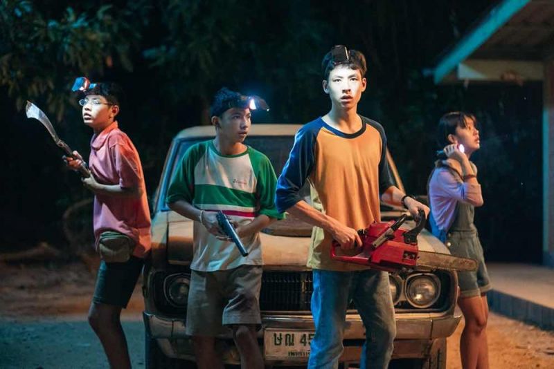 Đồng Dao Ma Qu&aacute;i: Top 2 ph&ograve;ng v&eacute; ngay tuần đầu ra rạp, được ca ngợi l&agrave; &ldquo;niềm tự h&agrave;o của điện ảnh kinh dị Th&aacute;i Lan&rdquo;