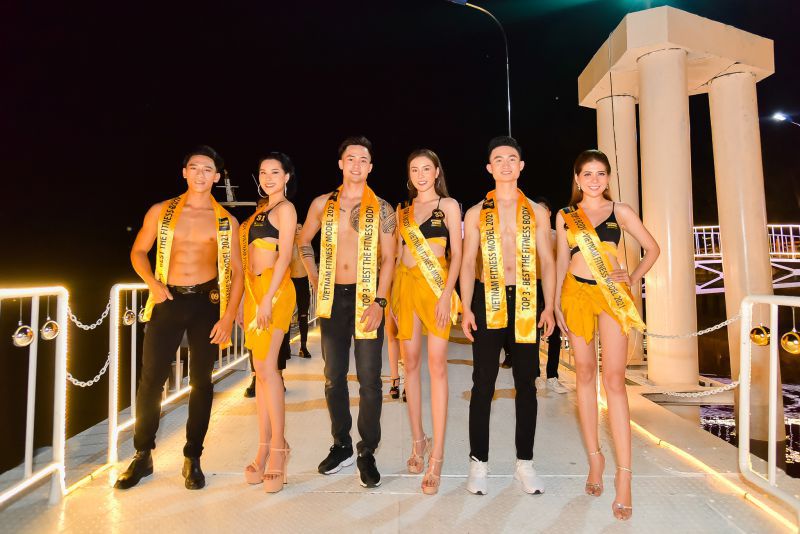 Thí sinh Vietnam Fitness Model 2021 đọ sức nảy lửa trên sàn catwalk