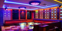 Hiệu trưởng, hiệu ph&oacute; v&agrave; gi&aacute;o vi&ecirc;n đi h&aacute;t karaoke giữa m&ugrave;a dịch!