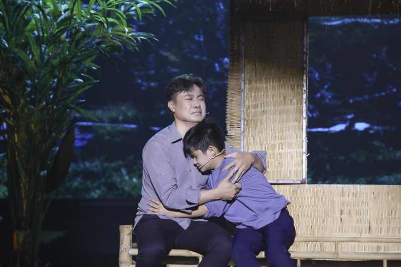Dư Anh nhận được nhiều lời khen từ ban giám khảo vì có sự lột xác rõ rệt